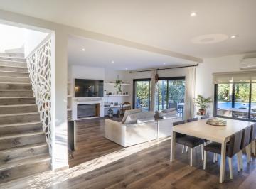 Casa · 200m² · 5 Ambientes · 2 Cocheras · Casa en Venta, 5 Ambientes, en Barrio Haras de Santa Maria, Loma Verde, Escobar, Gba Norte