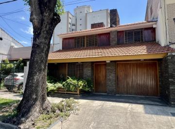 Casa · 185m² · 4 Ambientes · 4 Cocheras · Excelente Inmueble a m de La Avda - Vta Directa - Apto Credito!