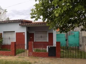 Casa · 70m² · 5 Ambientes · Casa Chalet en Venta en Hurlingham, G. B. a. Zona Oeste, Argentina