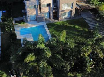 Casa · 207m² · 5 Ambientes · 2 Cocheras · Casa en Cardenal del Monte