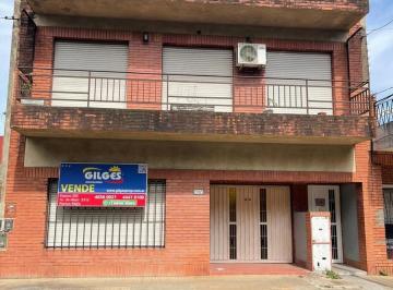 Casa · 100m² · 4 Ambientes · 1 Cochera · Venta de Casa 4 Ambientes en Ciudadela con Cochera Cubierta Excelente Ubicación