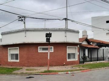 Casa · 176m² · 5 Ambientes · 2 Cocheras · Casa en La Plata 2 Dorm. con Cochera