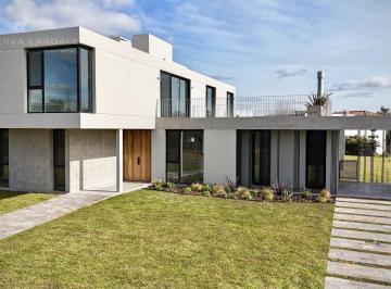 Casa · 298m² · 6 Ambientes · 2 Cocheras · Casa de 6 Ambientes en Venta en La Reserva Cardales