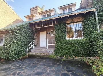 Casa · 192m² · 5 Ambientes · 2 Cocheras · Venta Casa 5 Ambientes Pileta Jardin Cochera Parrilla Lomas San Isidro