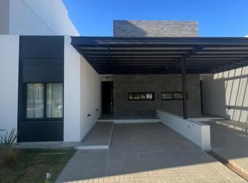Casa · 112m² · 4 Ambientes · 2 Cocheras · Hermoso Duplex Planta Baja en Claros del Bosque
