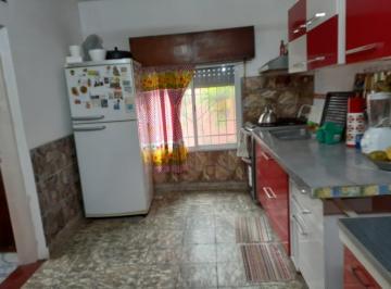 Casa de 8 ambientes, Granadero Baigorria · Casa Muy Buen Estado y Apta Para Crédito Hipocario en Granadero Baigorria