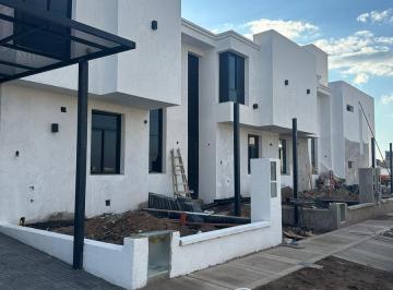 Casa · 95m² · 5 Ambientes · 1 Cochera · Excelente Oportunidad Duplex en Docta por Usd 124.000