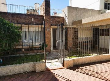 Casa · 86m² · 4 Ambientes · 1 Cochera · Alvarez Thomas 916