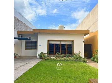 Casa de 4 ambientes, Pilar · Casa 3 Dorm., Ideal Para Desarrollo Inmobiliario! Pilar Centro Lote 10x50 m