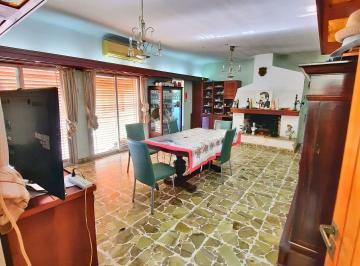Casa · 302m² · 5 Ambientes · 2 Cocheras · Venta Casa 4 Habitaciones - 3baños - Zoom - Berisso - Apto Credito