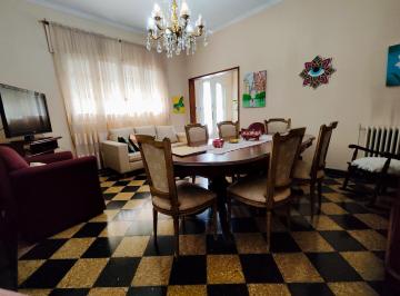 Casa · 185m² · 8 Ambientes · 1 Cochera · Casa en Arroyito