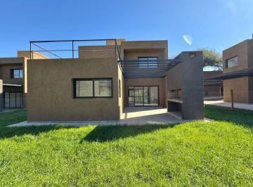 Casa · 140m² · 5 Ambientes · 2 Cocheras · Casas a Estrenar en Venta en Villa Allende Golf