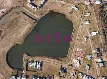 Terreno · 1005m² · Terreno Central Frente a La Laguna en Venta en Barrio Cerrado Los Juncos P2