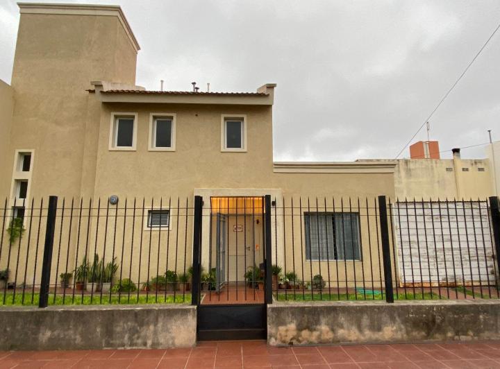 Casa · 180m² · 5 Ambientes · 1 Cochera