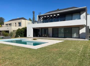 Casa · 550m² · 4 Ambientes · 2 Cocheras · Casa en Saint Thomas Este