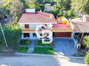 Casa · 557m² · 6 Dormitorios · 4 Cocheras · Casa en Alquiler Los Perales