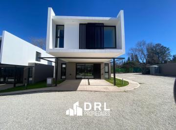 Casa · 140m² · 6 Ambientes · 2 Cocheras · Casa en Venta en La Escondida, Argüello