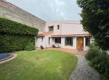 Casa de 6 ambientes, Córdoba · Venta Amplia y Hermosa Casa de 4 Dorm, Patio y Garaje X 3