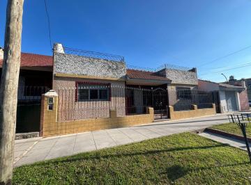 Casa de 3 ambientes, Lanús · Linda Casa 3 Ambientes en Venta con Cochera en Buena Zona!