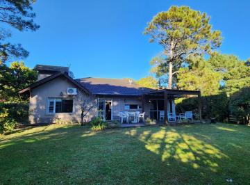 Casa · 190m² · 6 Ambientes · 2 Cocheras · Casa en Venta Pinamar Zona B5 3 Dorm. + Playroom Gas Natural Amplio Jardin
