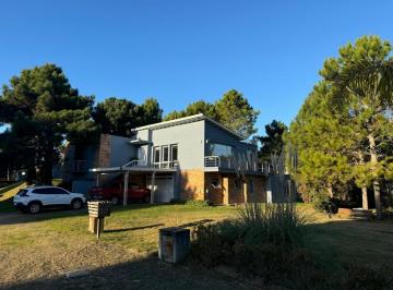 Casa · 307m² · 7 Ambientes · 2 Cocheras · Casa en Venta en Pinamar La Herradura 7 Ambientes Galeria Terraza Piscina Garage Losa