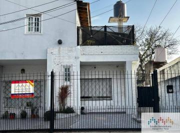 PH de 5 ambientes, Lomas de Zamora · Casa Apto Credito con 3 Dorm. y Cochera en Lomas de Zamora