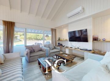 Casa · 255m² · 5 Ambientes · 1 Cochera · Casa en Venta en Costa Esmeralda con Fondo a La Cancha Golf