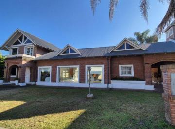 Casa · 217m² · 3 Dormitorios · Club de Campo El Paso