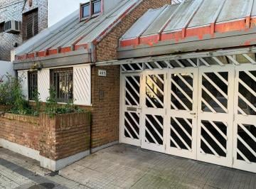 Casa · 240m² · 5 Ambientes · 1 Cochera · Casa en Alquiler - 3 Dorm. 2 Baños - La Plata