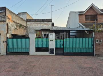 Casa de 4 ambientes, Hurlingham · Casa en Venta 4 Ambientes con Quincho, Zona Iglesia, Hurlingham