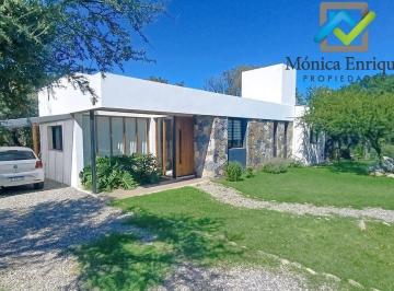 Casa · 103m² · 3 Ambientes · 1 Cochera · Casa Moderna en Cerro de Oro con Dos Baños y Dos Dorm.