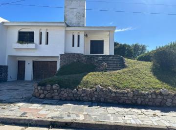 Casa · 179m² · 7 Ambientes · 1 Cochera · Casa en Venta en Huerta Grande, Remate Oportunidad