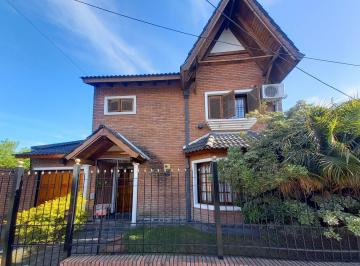 Casa de 4 ambientes, Morón · Casa Chalet 4 Ambientes con Jardin y Pileta en Castelar