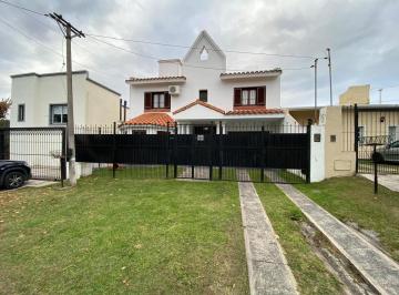 Casa · 300m² · 4 Ambientes · 4 Cocheras · Muy Linda Casa Vta 3 Dor Gge/qcho/jard C. Rivadavia G. Bourg