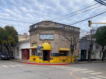 Edificio · 322m² · Terreno Comercial en Bell Ville Centro - Tucuman y Ameghino - Apto 8 Pisos (1600 M&sup2;)en Esquina - Terr.333 m²