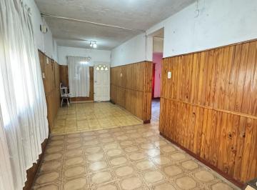 Casa · 70m² · 3 Ambientes · 1 Cochera · Casa en Venta de 3 Amb en Lanus