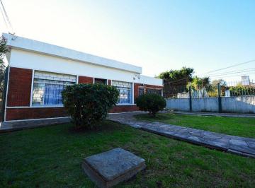 Casa · 71m² · 6 Ambientes · 1 Cochera · Venta Casa / 2 - 3 Dorm. / Punta de Rieles