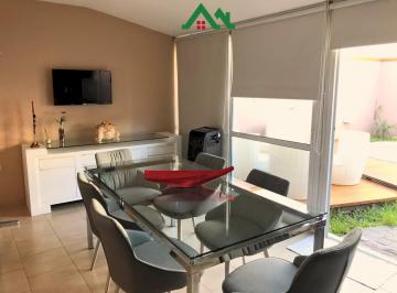 Casa · 142m² · 6 Ambientes · 1 Cochera · Casa en Venta Tipo Dúplex de 3 Dorm., en Urca Apta Crédito