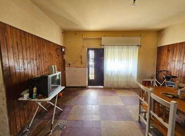 Casa · 127m² · 5 Ambientes · 1 Cochera · Venta Casa 5 Amb Multifamiliar a Reciclar V Tesei