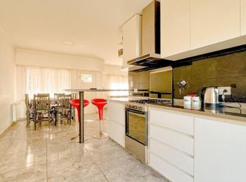 Casa · 200m² · 5 Ambientes · 1 Cochera · Venta Casa 5 Amb Reciclada Parque Quincho y Garage
