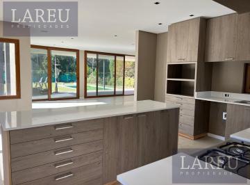 Casa · 220m² · 5 Ambientes · Casa en Manzanares Barrio San Francicso