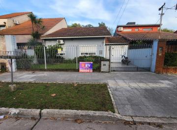 Casa de 3 ambientes, Esteban Echeverría · Casa en Venta en Buena Ubicacion en Monte Grande
