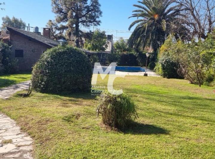 Casa · 866m² · 5 Ambientes · 1 Cochera