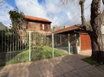 Casa · 165m² · 5 Ambientes · 2 Cocheras · En Venta Chalet 5 Ambientes. Zona San Juan.