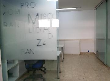 Oficina comercial · 42m² · 1 Ambiente · Oficina / Consultorio en Pb con Entrada Independiente