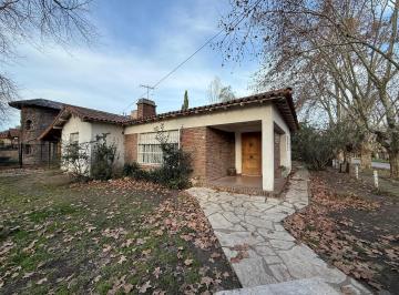 Casa · 170m² · 3 Ambientes · 2 Cocheras · Casa de 4 Ambientes en Venta en Longchamps