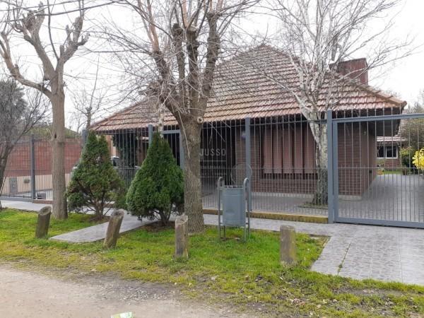 Casa 5 amb, 195m² con parque y quincho — Barrio Jardin Peralta Ramos