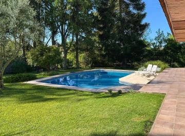 Casa de 7 ambientes, Pilar · Importante Propiedad Sobre 1400 m² en Excelente Ubicación