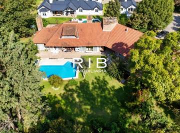 Casa de 7 ambientes Venta USD 485.000 · Importante Propiedad Sobre 1400 m² en Excelente Ubicación