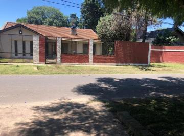 Casa · 240m² · 4 Ambientes · 4 Cocheras · Venta Casa Tipo Quinta 3 Dorm Parque Pileta Monte Grande